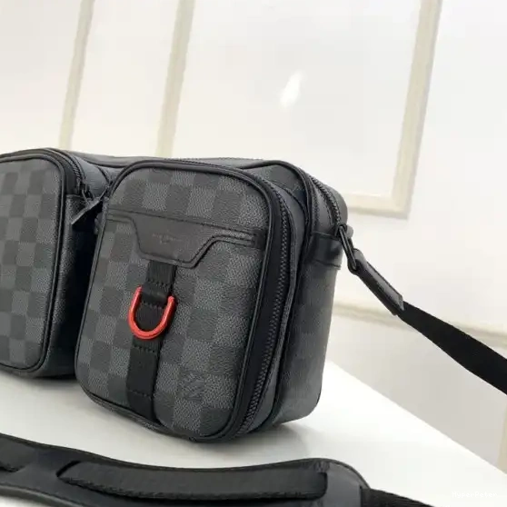 MESSENGER UTILITY LOUIS VUITTON BAG 0706